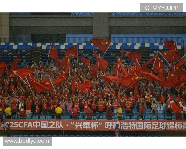 中国传奇足球明星齐聚一堂共庆足球盛宴精彩赛事点燃球迷热情 中国传奇足球明星齐聚一堂共庆足球盛宴精彩赛事点燃球迷热情