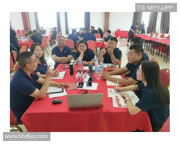 杭州足球队与重庆足球队赛后复盘团队协作分析与战术探讨