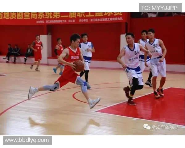 杭州足球队精英赛之路:拼搏与荣耀交织的奋斗故事 杭州足球队精英赛之路:拼搏与荣耀交织的奋斗故事